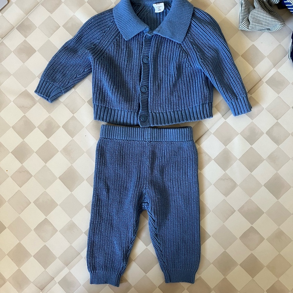 GAP Baby Sweater Set. cornflower blue Knit Baby Sweater and Pants Set - LIKE NEW - Picture 2 of 4